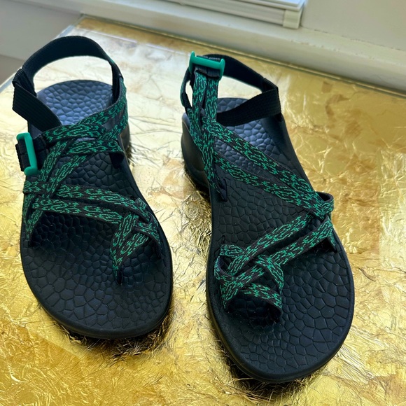 EUC Chaco Sandals US 9 - Picture 1 of 8